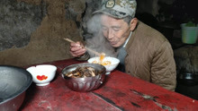 四川达州：爷爷土锅土灶做的红薯饭，吃了两大碗，简直香惨了