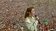麦当娜《Holiday》Live Aid现场，这首麦当娜的成名之作，深深反映了麦当娜小时候父亲对她的影..
