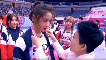 王艺瑾太自责不敢领奖牌，和何洛洛互相道歉，两个孩子都让人心疼