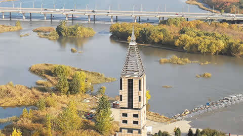 鸟瞰石家庄岔河秋景,阳光明媚,湖光潋滟,太适合环河骑行啦