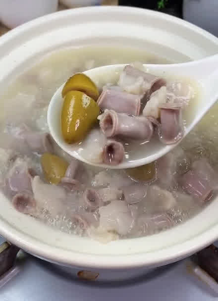 冬天记得多喝汤 煲汤 猪粉肠橄榄汤 美食