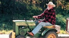 73岁老人为见弟弟最后一面化解矛盾，驾驶割草机远行500公里