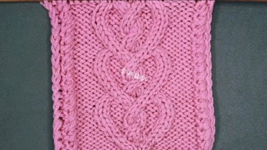 一款心连心花样,特别流行织围巾,织女士毛衣也很漂亮
