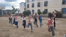 云南永平县龙门乡官上村完小备战“六一”国际儿童节