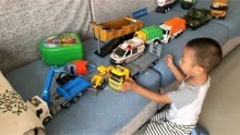 玩具车模型怎么都睡着啦呢？儿童玩具车故事工程车玩具视频垃圾车