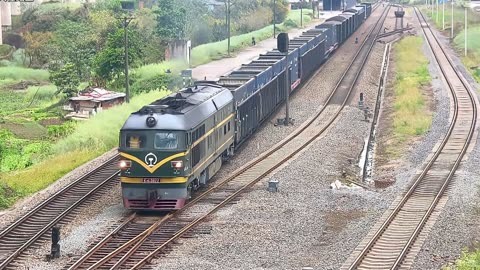 泸州泸县城区,看隆叙铁路火车和绵泸高铁的动车