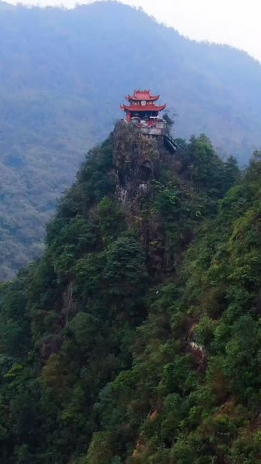 平阳高山之巅悬崖庙寺